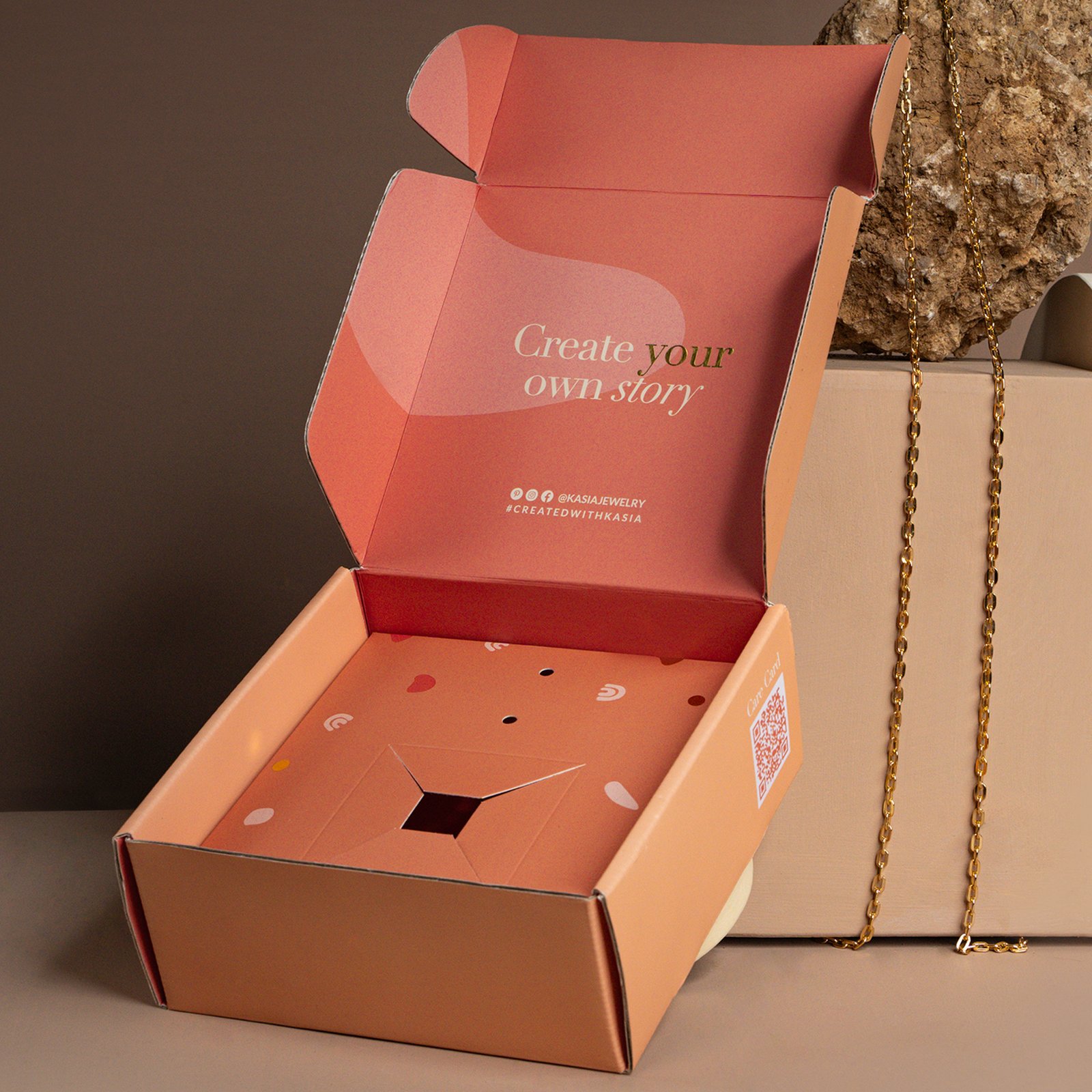 flip top mailer packaging box featuring a printed insert